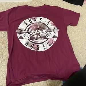 maroon guns and roses t-shirt, size medium